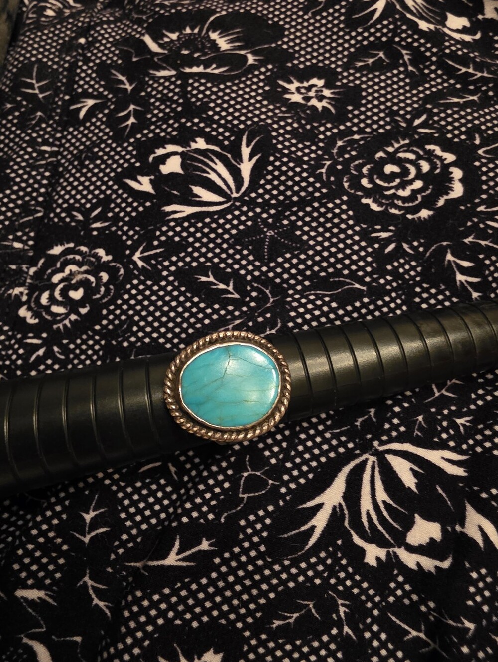 Vintage Southwestern Turquoise Split Shank Sterling Silver Ring